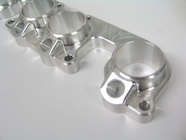 8V Querstrom-Zylinderkopfflansch aus Aluminium CNC gefräst