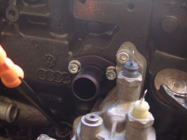 Entlüftungsstutzen für den Motorblock