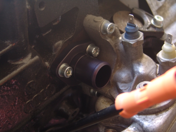 Entlüftungsstutzen für den Motorblock