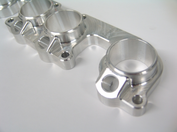 8V Querstrom-Zylinderkopfflansch aus Aluminium CNC gefräst