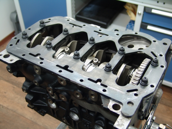 2L 16V Turbo mit einem Diesel Motorblock