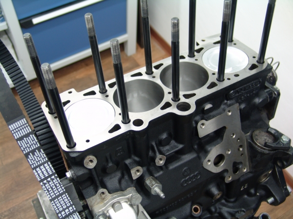 2L 16V Turbo mit einem Diesel Motorblock