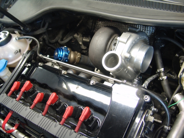 Golf 4-5 R32 Stoßaufladungskrümmer mit T4-Flansch und zwei Tial MVS Wastegateanschlussen